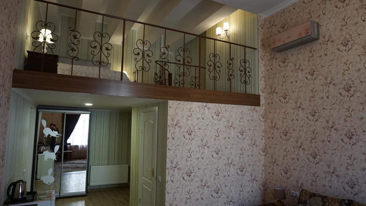 Happy Cat Hotel Odesa Exterior photo